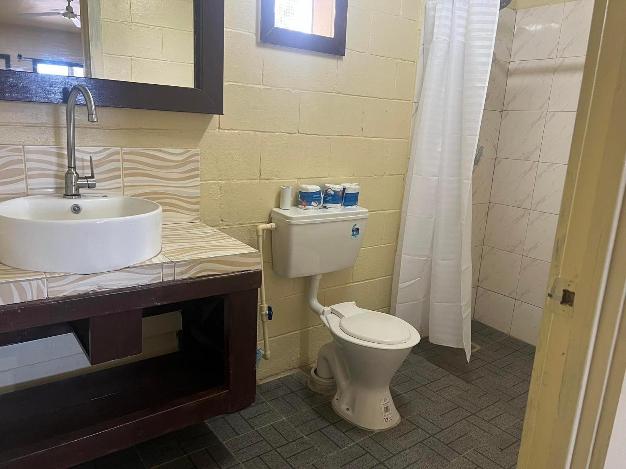 Transit Motel Mulifanua エクステリア 写真