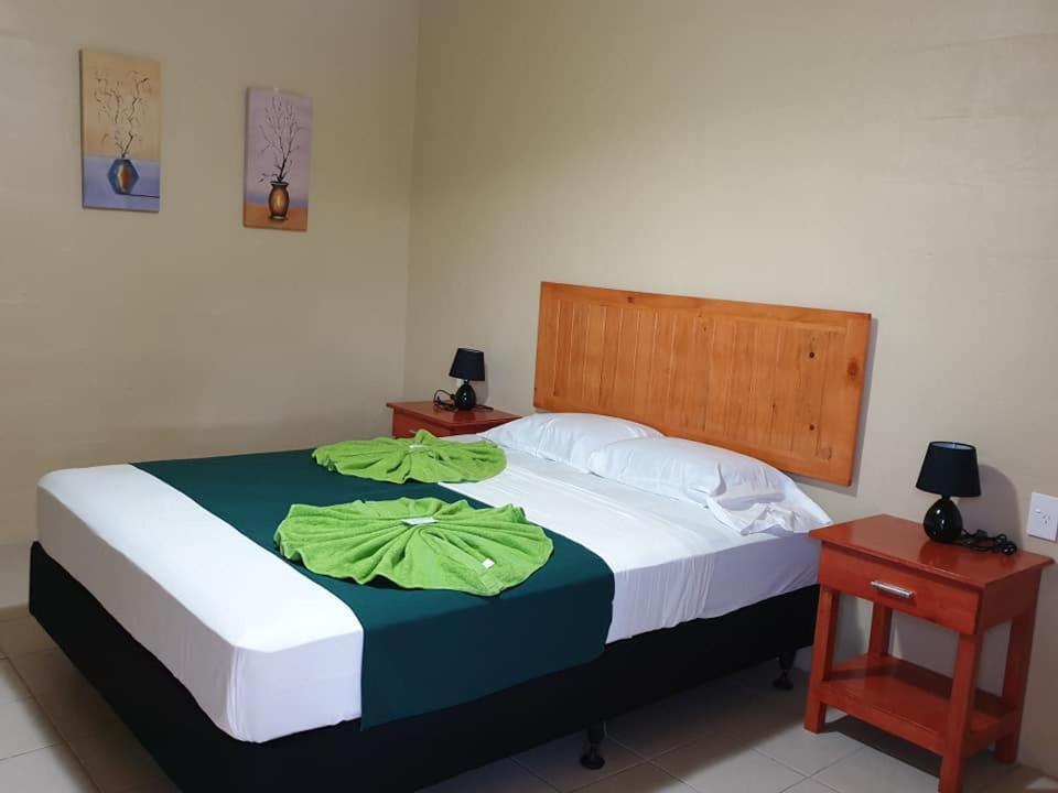Transit Motel Mulifanua エクステリア 写真